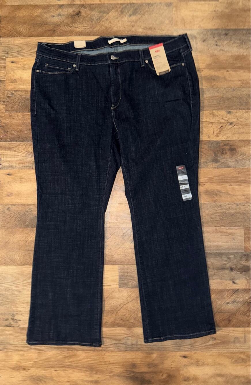 Levi’s women’s New classic bootcut mid rise blue jeans